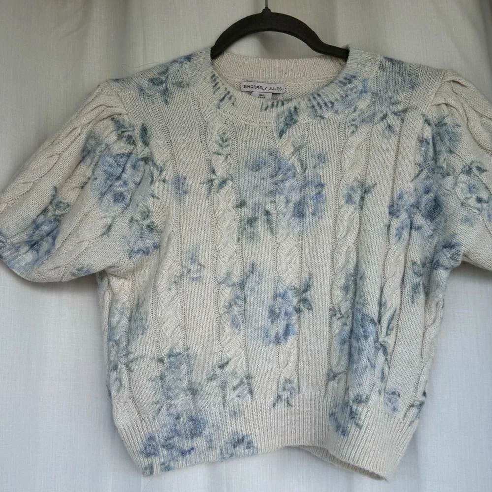 Sincerely Jules Short Balloon Sleeve Cable Knit Cream with Blue Flowers. Size S - Picture 3 of 8